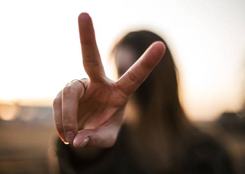 Les doigts de la victoire